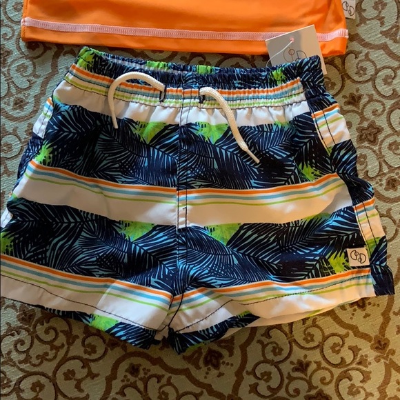 Rash guard and swim trunks - Picture 3 of 4